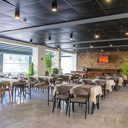 קיירניה Dorana Hotel מראה חיצוני תמונה