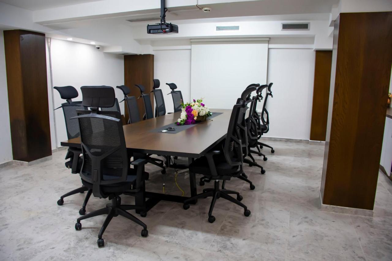קיירניה Dorana Hotel מראה חיצוני תמונה