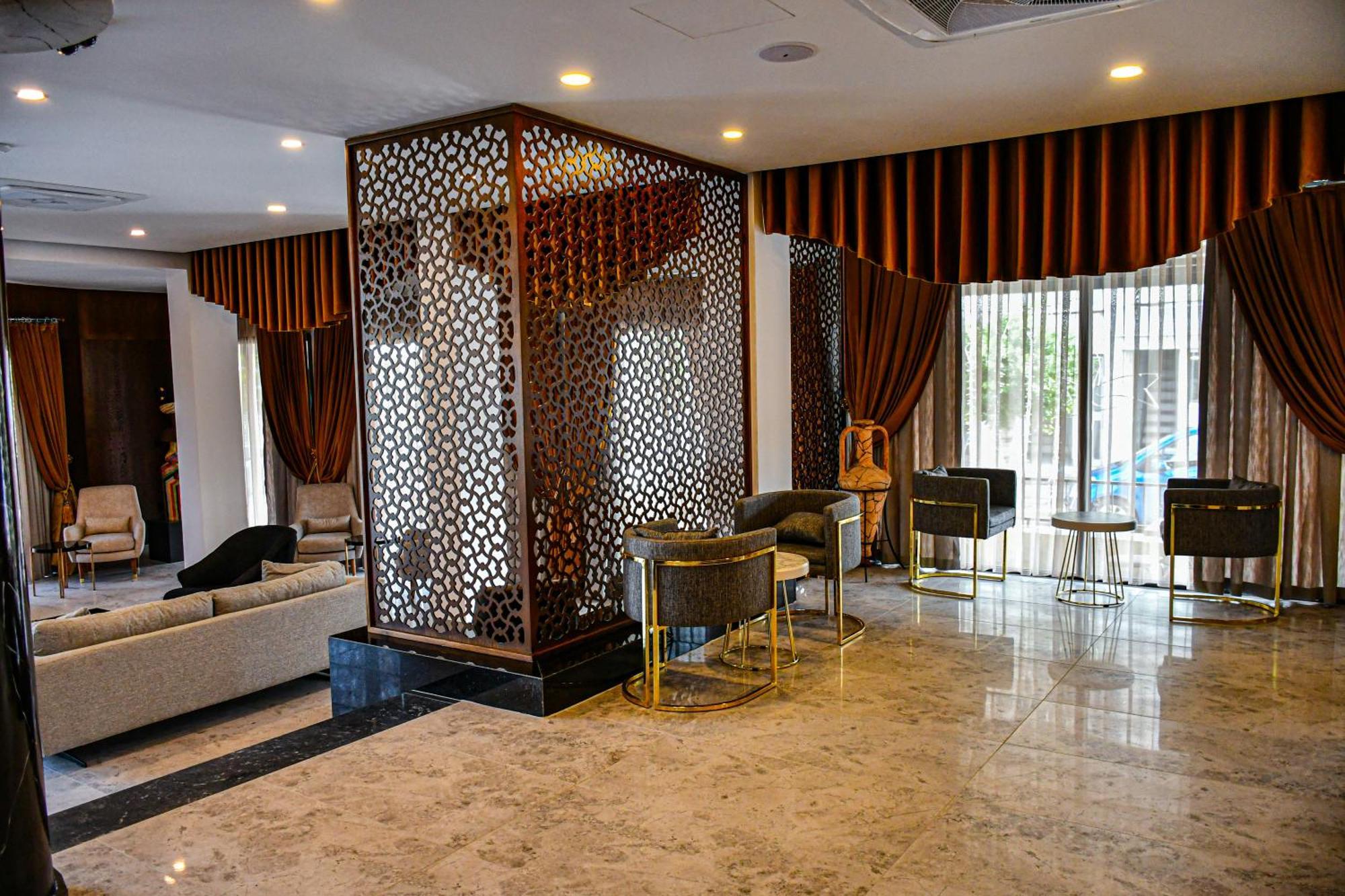 קיירניה Dorana Hotel מראה חיצוני תמונה