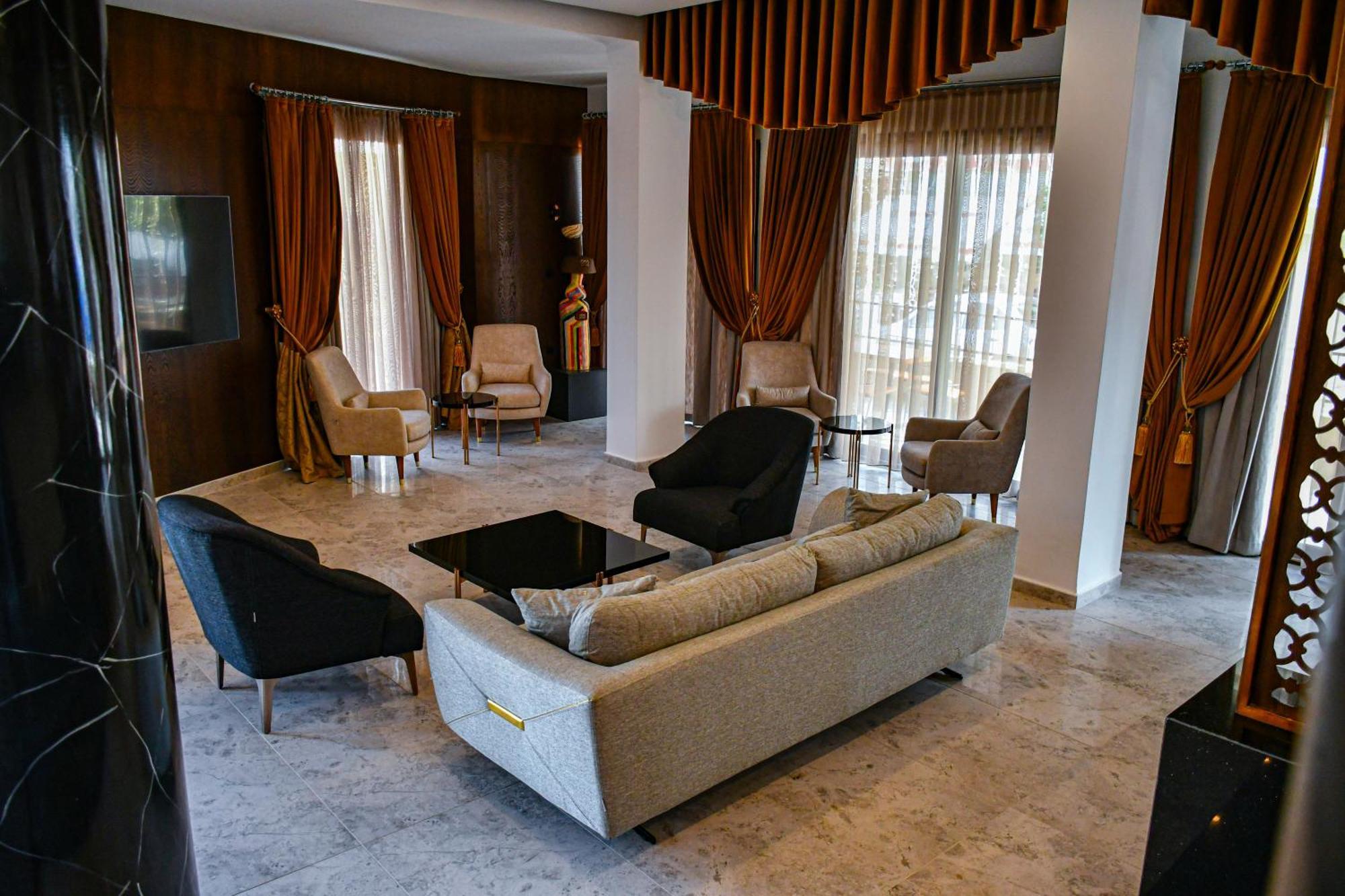 קיירניה Dorana Hotel מראה חיצוני תמונה