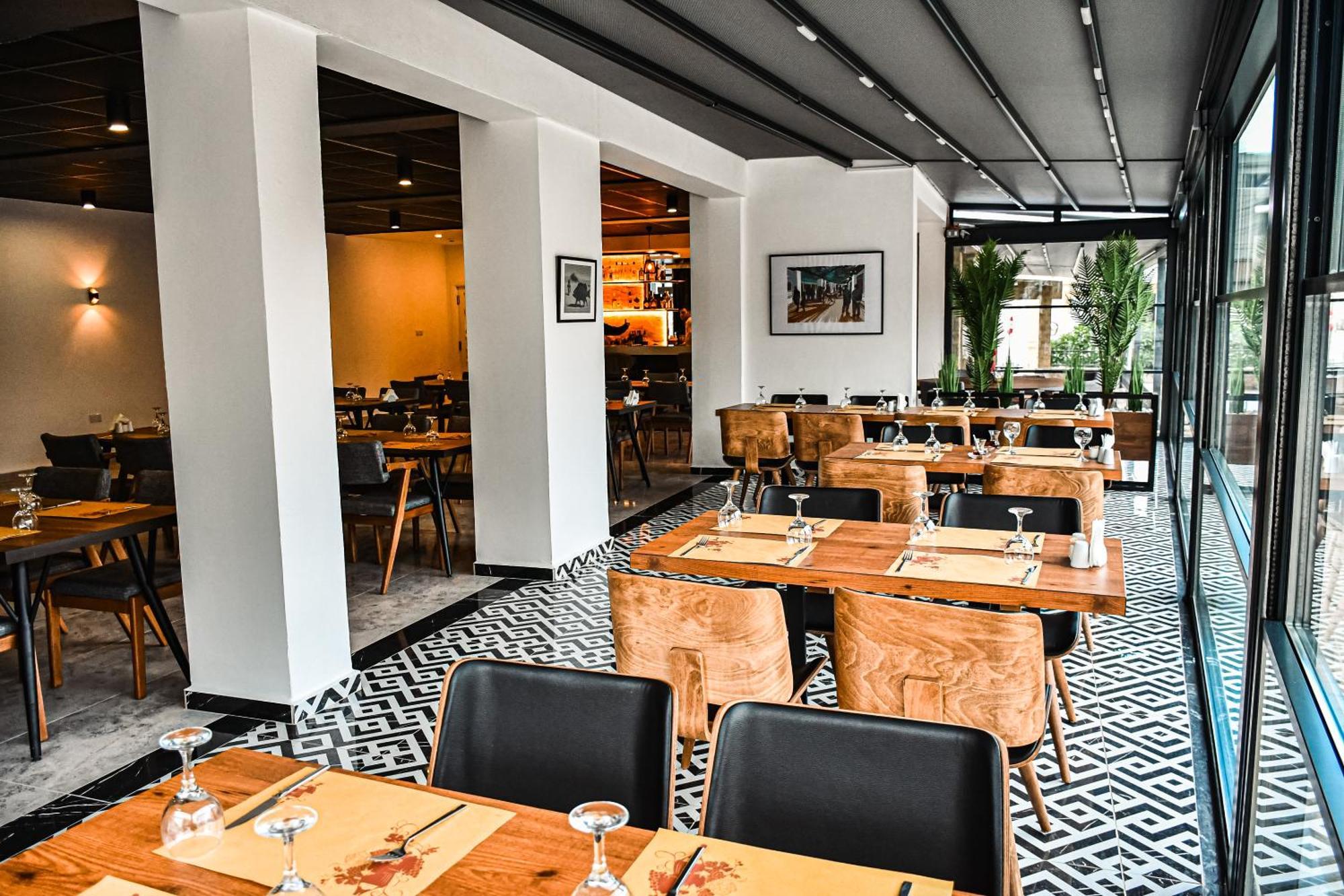 קיירניה Dorana Hotel מראה חיצוני תמונה