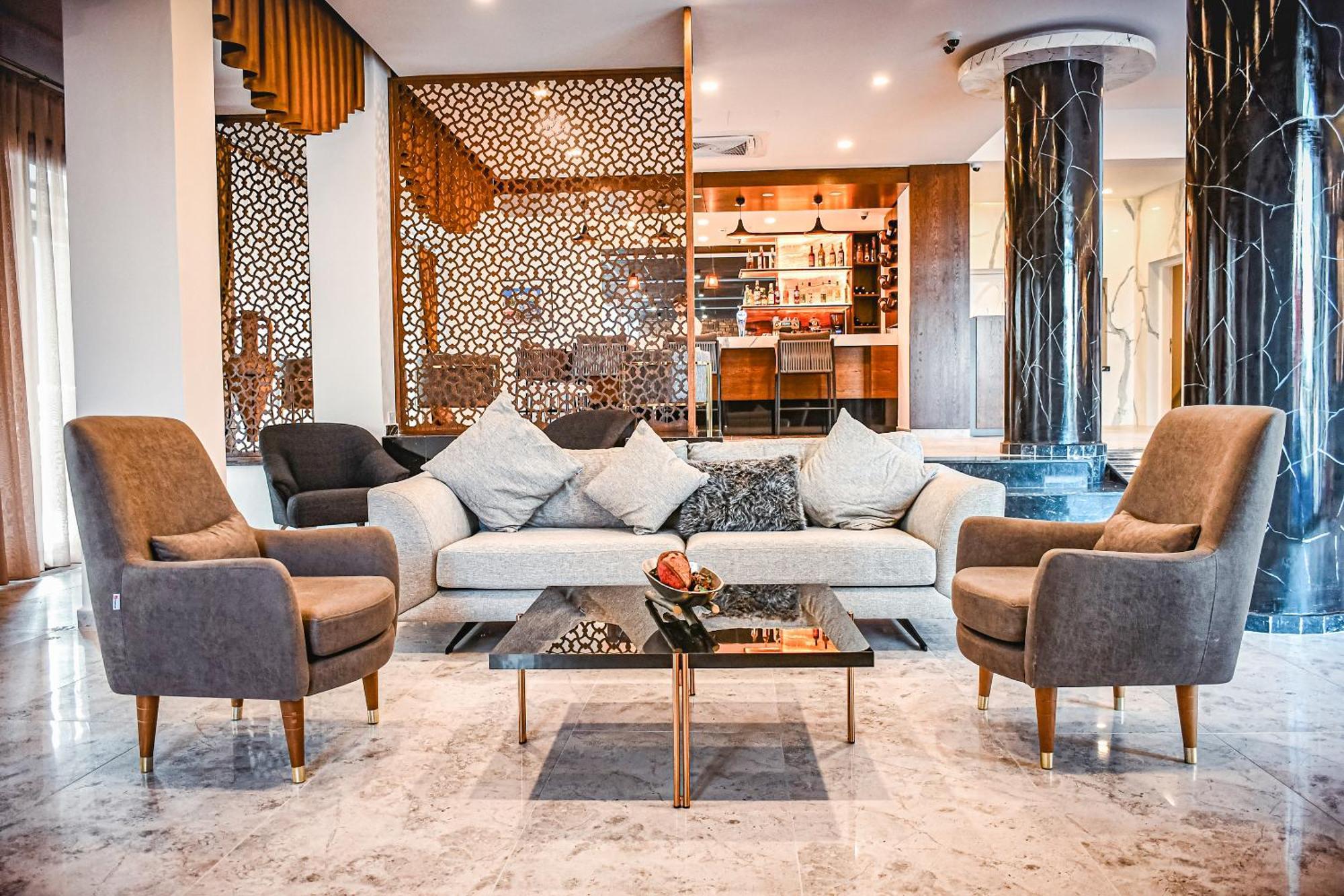 קיירניה Dorana Hotel מראה חיצוני תמונה