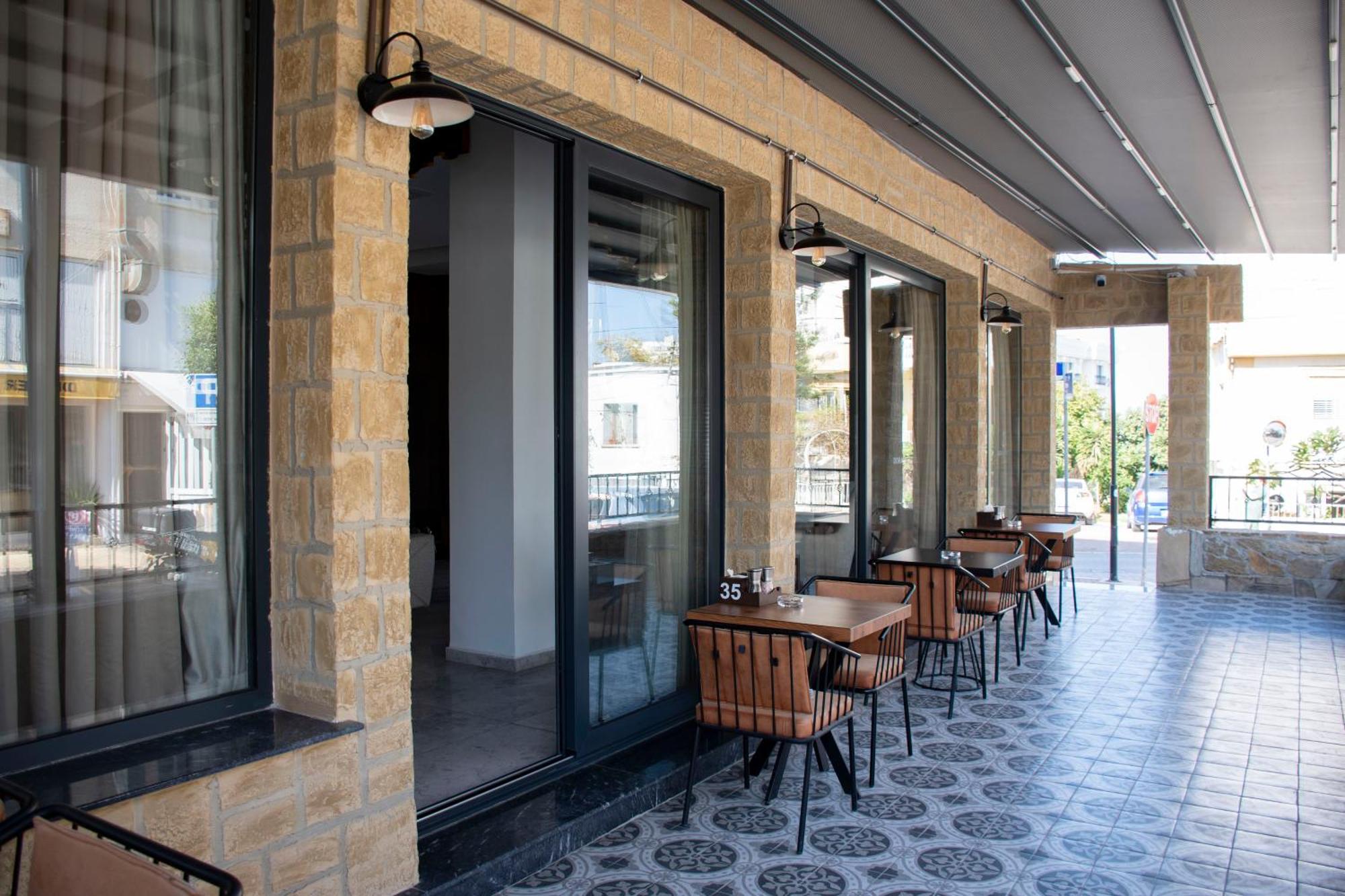 קיירניה Dorana Hotel מראה חיצוני תמונה