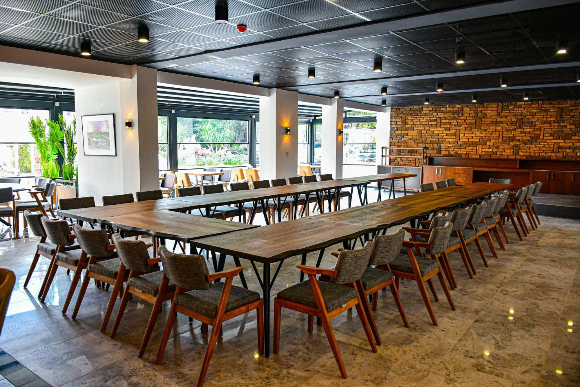 קיירניה Dorana Hotel מראה חיצוני תמונה