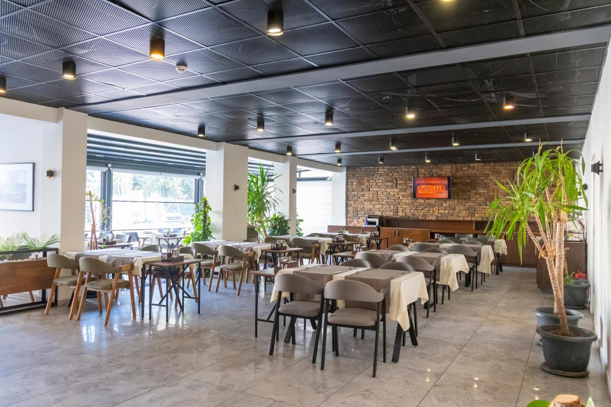קיירניה Dorana Hotel מראה חיצוני תמונה