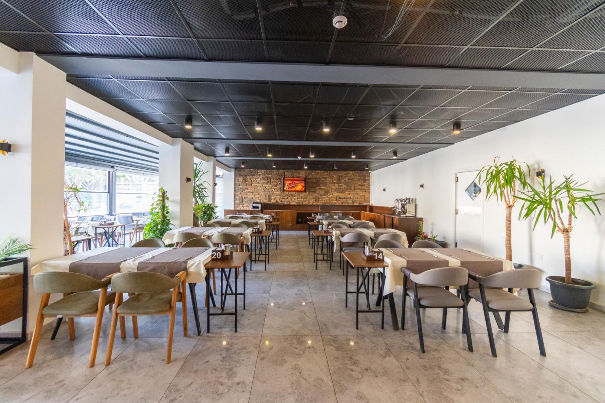 קיירניה Dorana Hotel מראה חיצוני תמונה