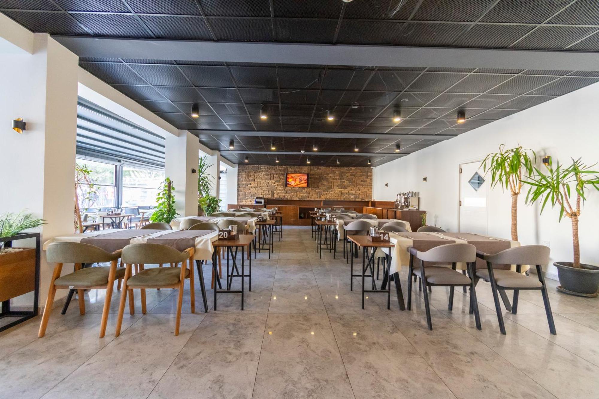 קיירניה Dorana Hotel מראה חיצוני תמונה