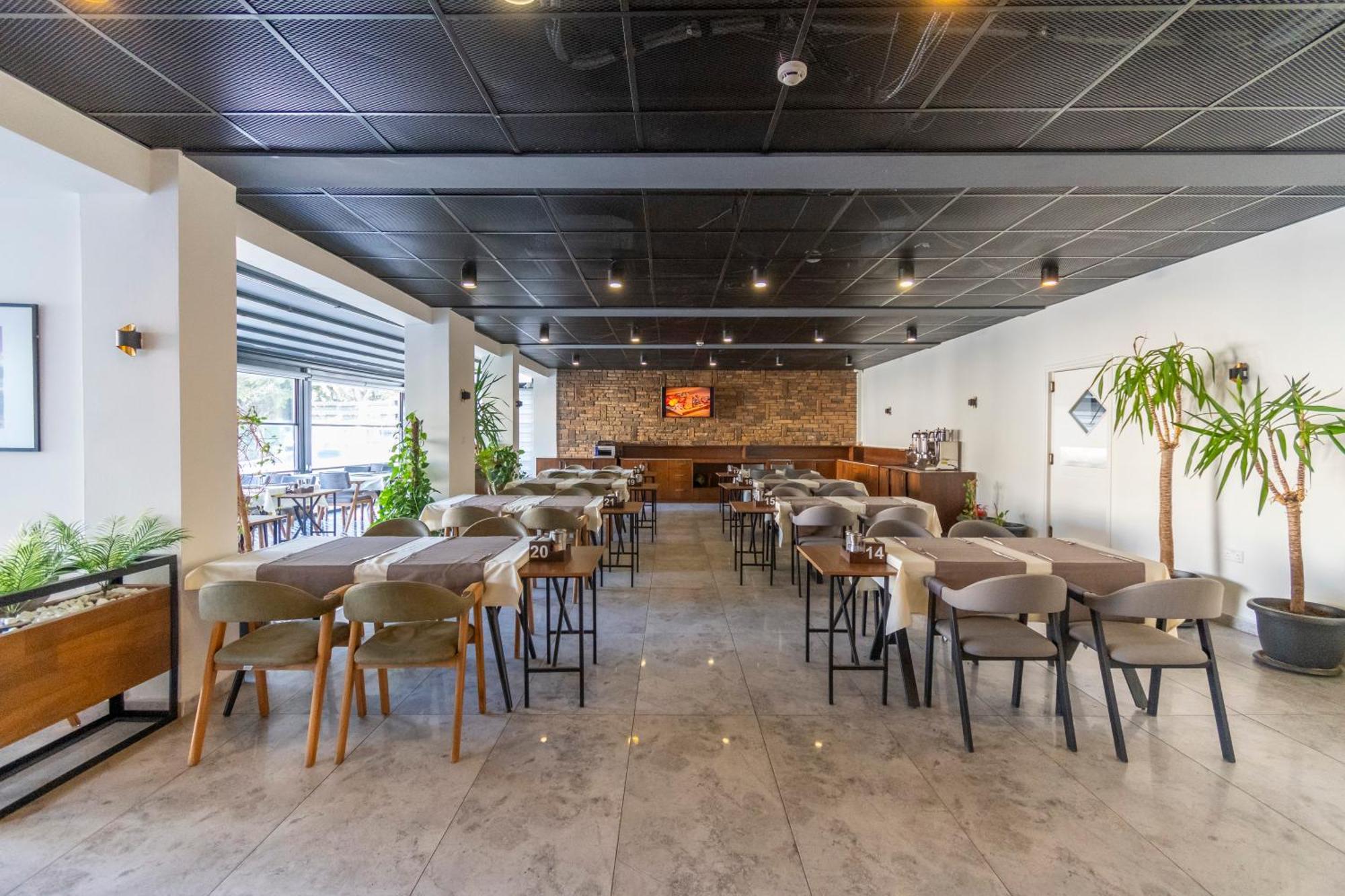 קיירניה Dorana Hotel מראה חיצוני תמונה
