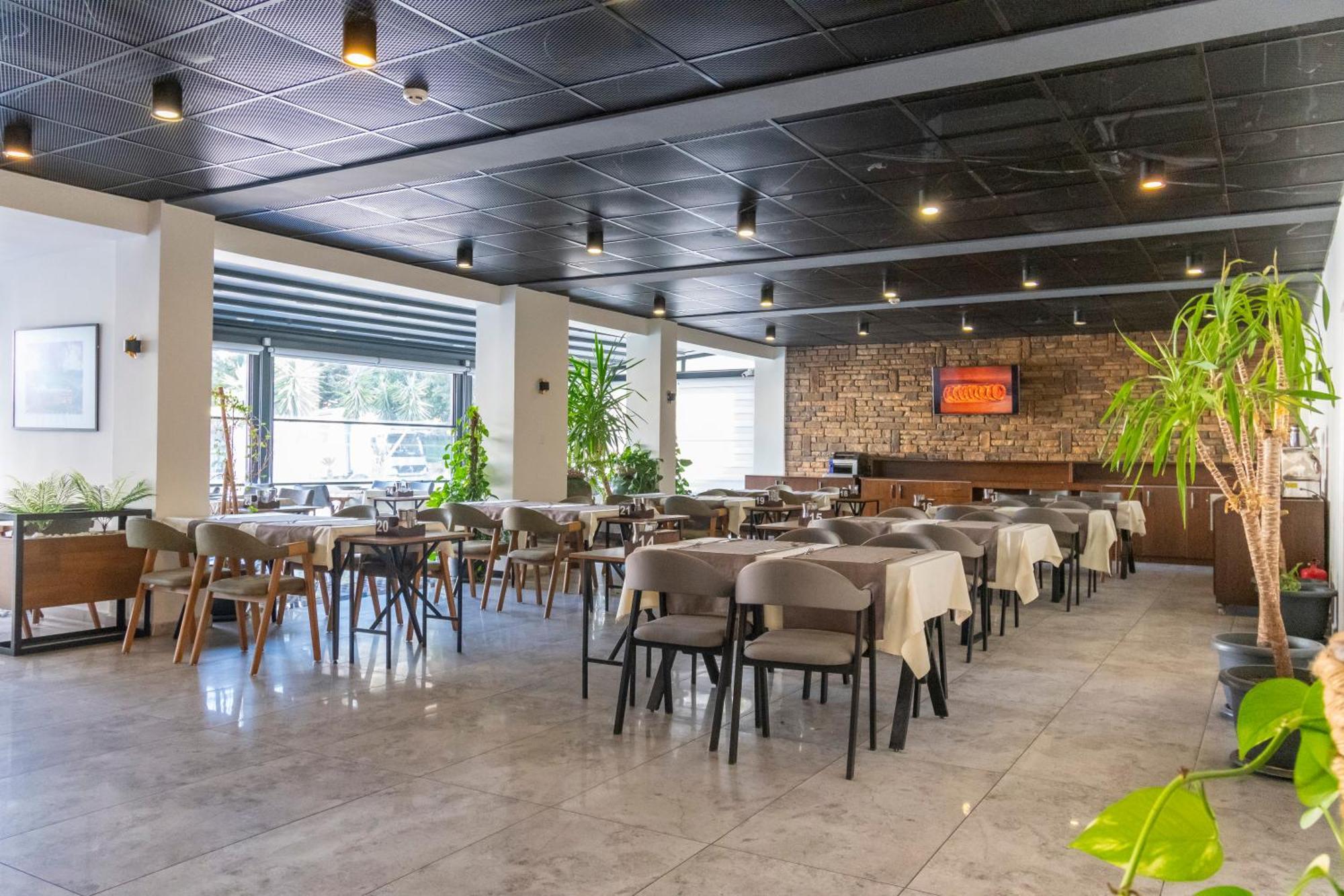 קיירניה Dorana Hotel מראה חיצוני תמונה