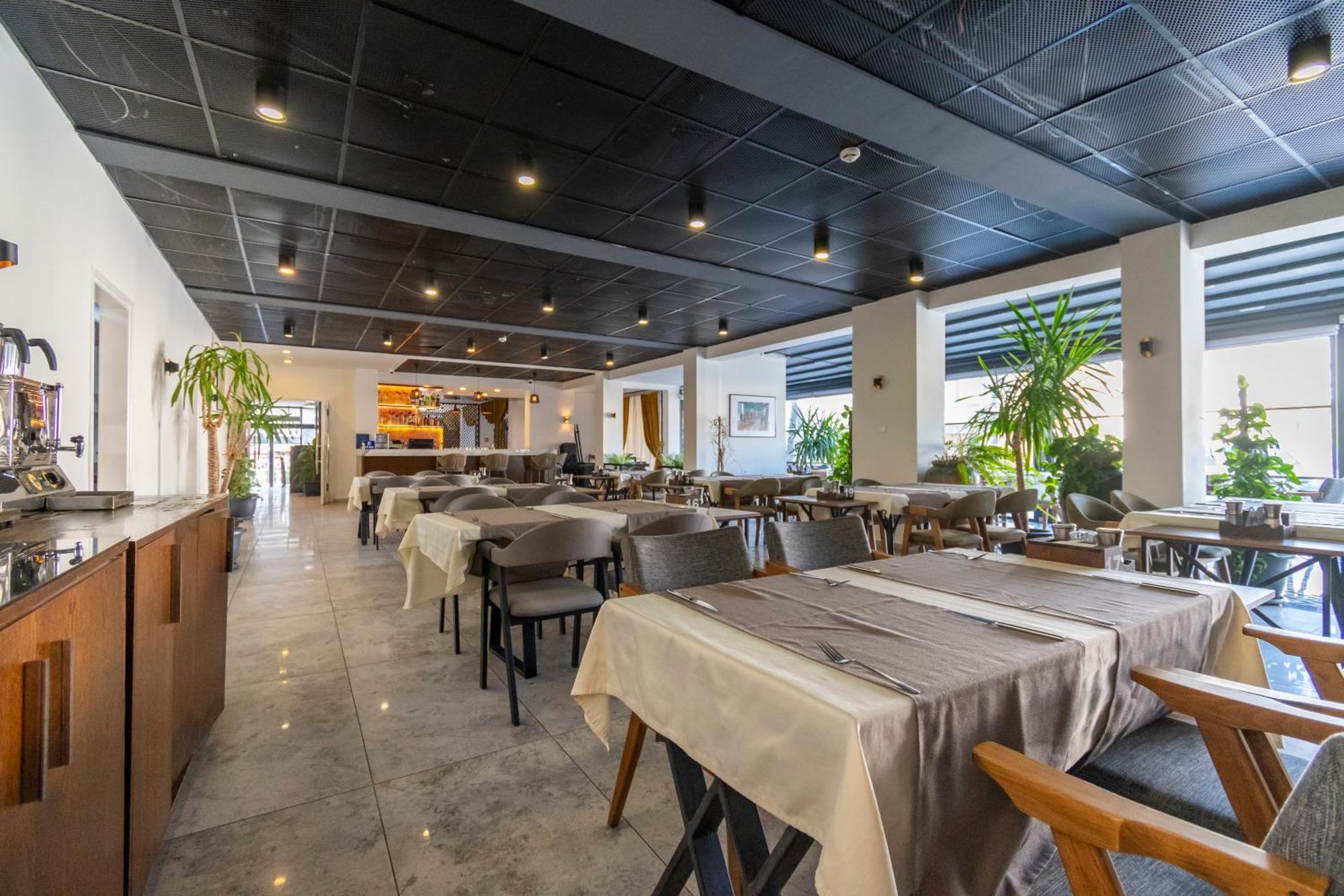 קיירניה Dorana Hotel מראה חיצוני תמונה