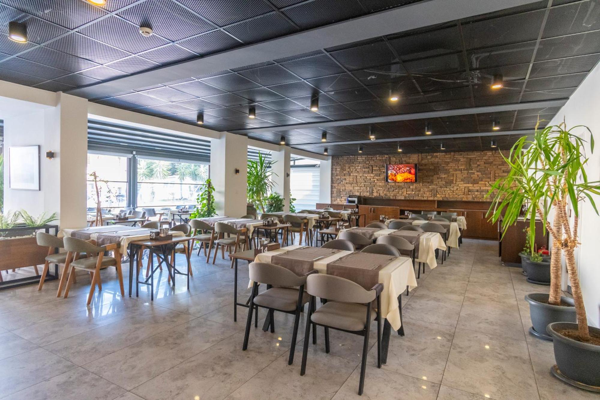 קיירניה Dorana Hotel מראה חיצוני תמונה