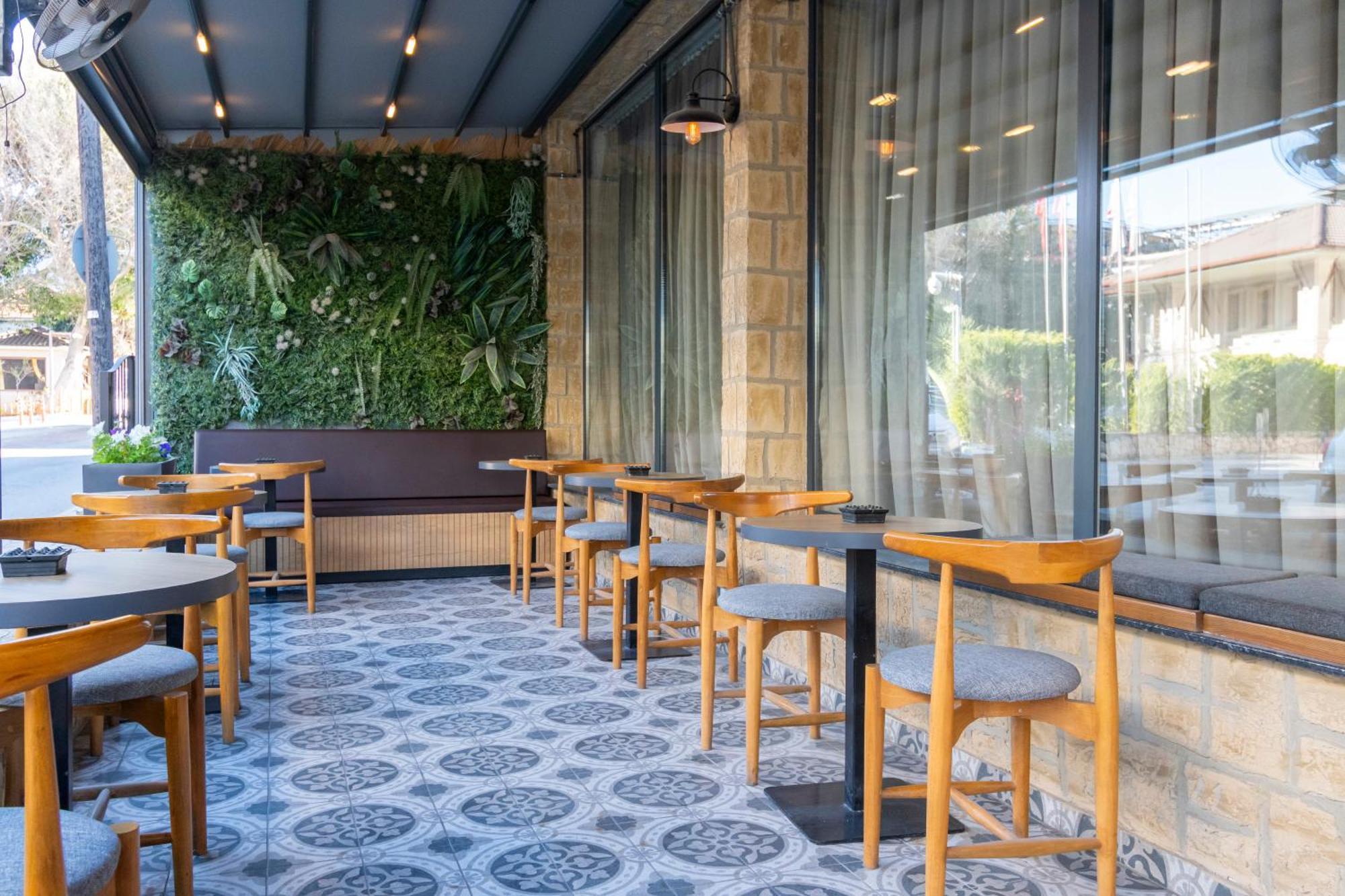 קיירניה Dorana Hotel מראה חיצוני תמונה