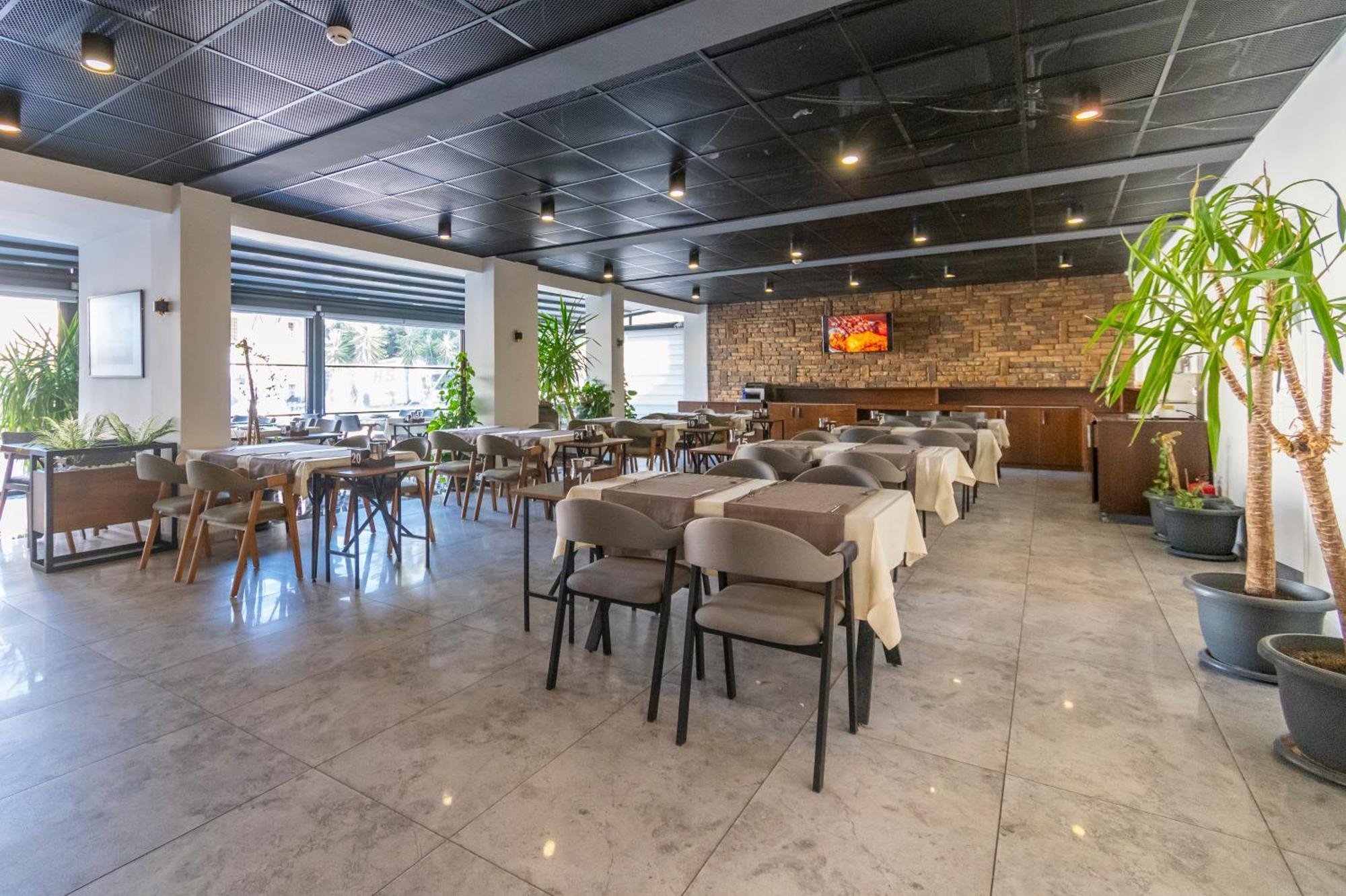 קיירניה Dorana Hotel מראה חיצוני תמונה